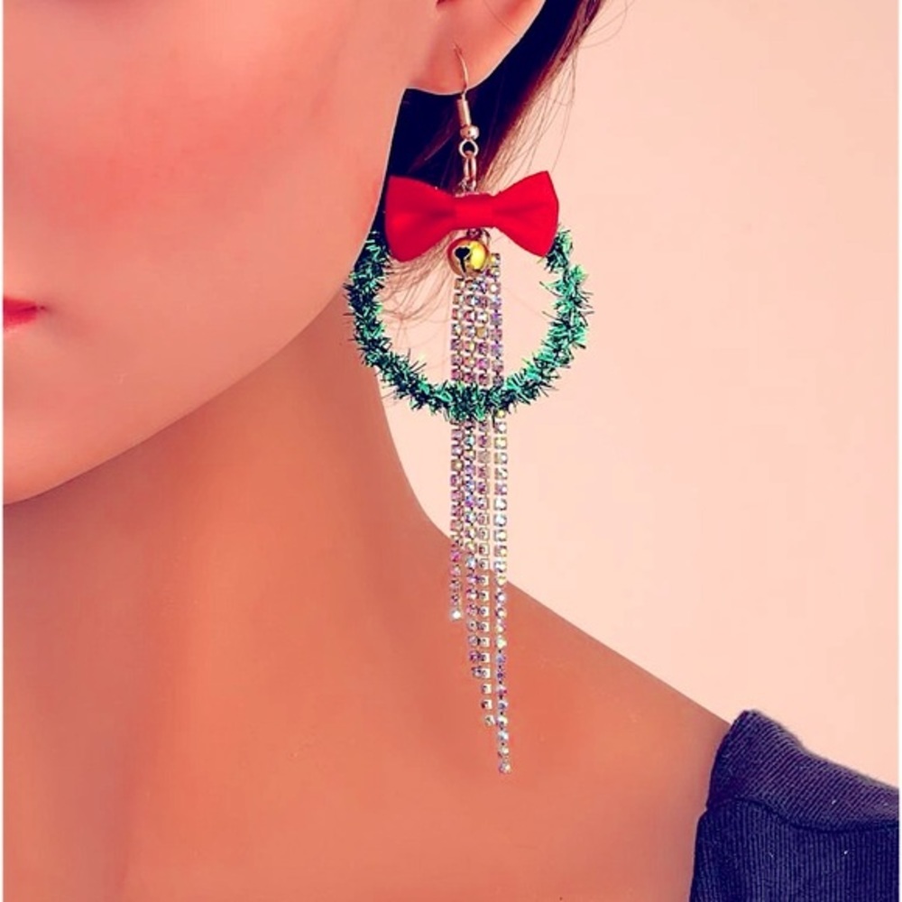 NWT Christmas wreath bell bow and tassel earrings